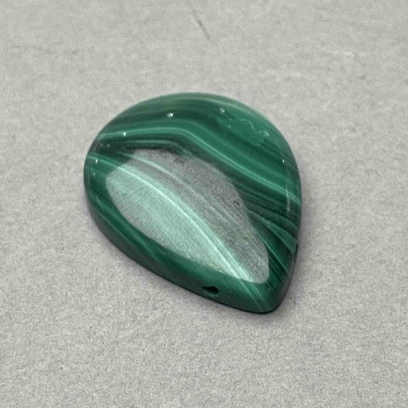 Anhänger Malachit Tropfenform 30×22 mm ± Seitenloch