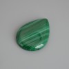 Malachit-Anhänger Tropfenform 30×22 mm ±, seitiges Loch an der breiten Seite