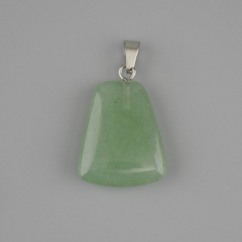 Anhänger aus Nephrit, trapezförmig, 17×21 mm, Länge ca. 30 mm
