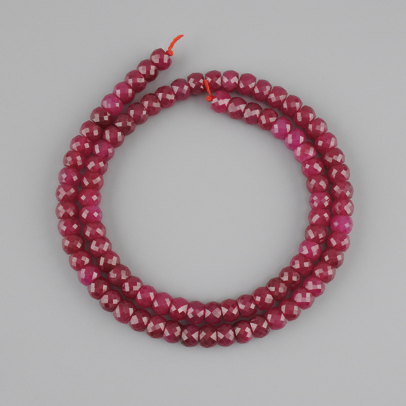 Rubin facettierte Rondell-Perlen, Durchmesser ca. 6×4 mm, Länge ca. 39 cm ±, auf der Schnur