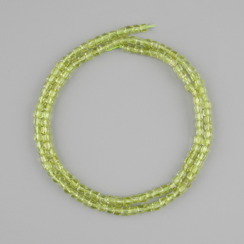 Chrysolit-Perlen, facettierte Würfel, Durchmesser ca. 3×3 mm, Länge ca. 39 cm