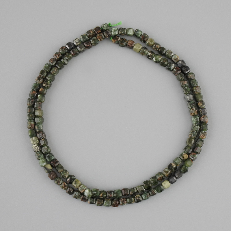 Serafinit‑Perlen, facettierte Kubusperlen, ca. 3×3 mm, Länge ca. 39 cm