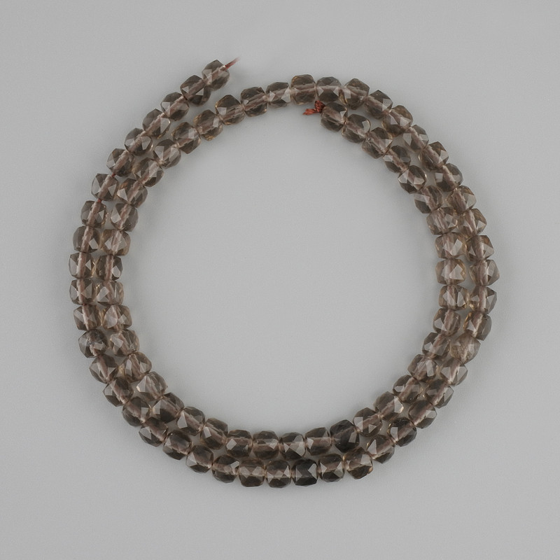 Perlen aus Rauchquarz, Würfelform, facettiert, Durchmesser ca. 4,5–5 mm, Länge ca. 38 cm
