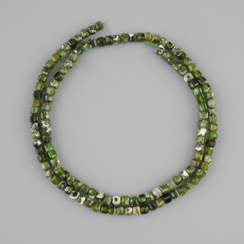 Diopsid-Naturstein-Perlen, facettierte Würfel, Durchmesser ca. 3 × 3 mm, Länge ca. 37 cm