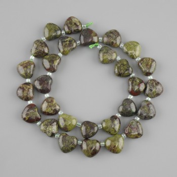 Drachenblut-Jaspis Herz-Perlen, Durchmesser 12 mm ±, 3 mm Rocailles ±, Länge 38 cm+