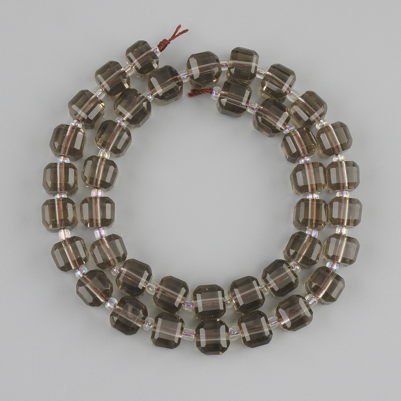 Perlen aus Rauchquarz, facettierte Würfel 8×8 mm ±, Rocailles 3 mm ±, Länge ca. 36 cm, auf Faden