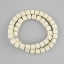 Beige Perlen aus Vulkanlava – zylindrische Perlen, ca. 8×8 mm, auf Schnur aufgefädelt, Länge ca. 38 cm