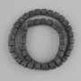 Perlen aus schwarzer Vulkanlava, zylinderförmig, Durchmesser ca. 8 × 8 mm ±, auf Schnur, Länge ca. 38 cm+
