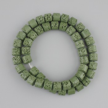 Grüne Vulkanlava-Zylinderperlen, Durchmesser 8×8 mm, Länge ca. 38 cm, auf Schnur aufgefädelt
