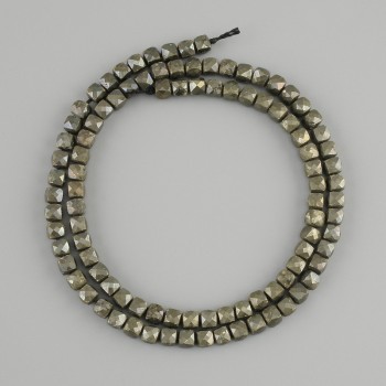 Pyrit facettierte Würfelperlen, Durchmesser ca. 4 x 4 mm, Länge ca. 39 cm