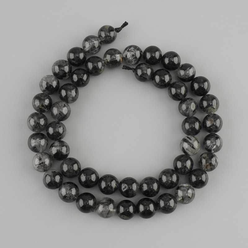 Perlen aus Naturstein: Rutilquarz mit Schörl-Turmalin-Inklusionen – glatte Kugel, Durchmesser 8 mm, Länge ca. 38 cm, auf Schnur