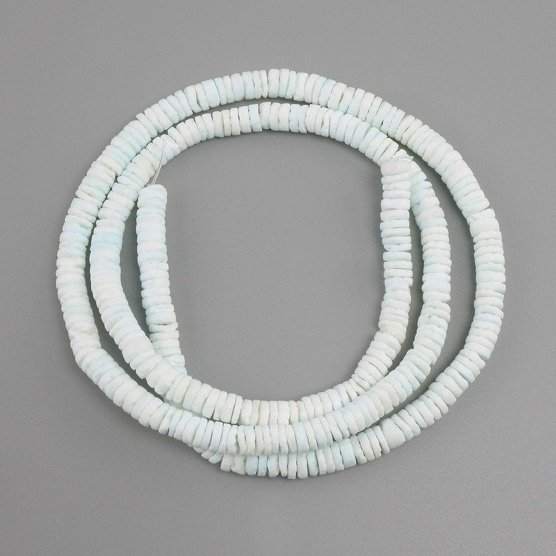 Unbearbeitete Perlen aus Skafarka-Muschel Rondell, Durchmesser ca. 6 x 1,5–2 mm, Länge ca. 61 cm auf Nylonfaden
