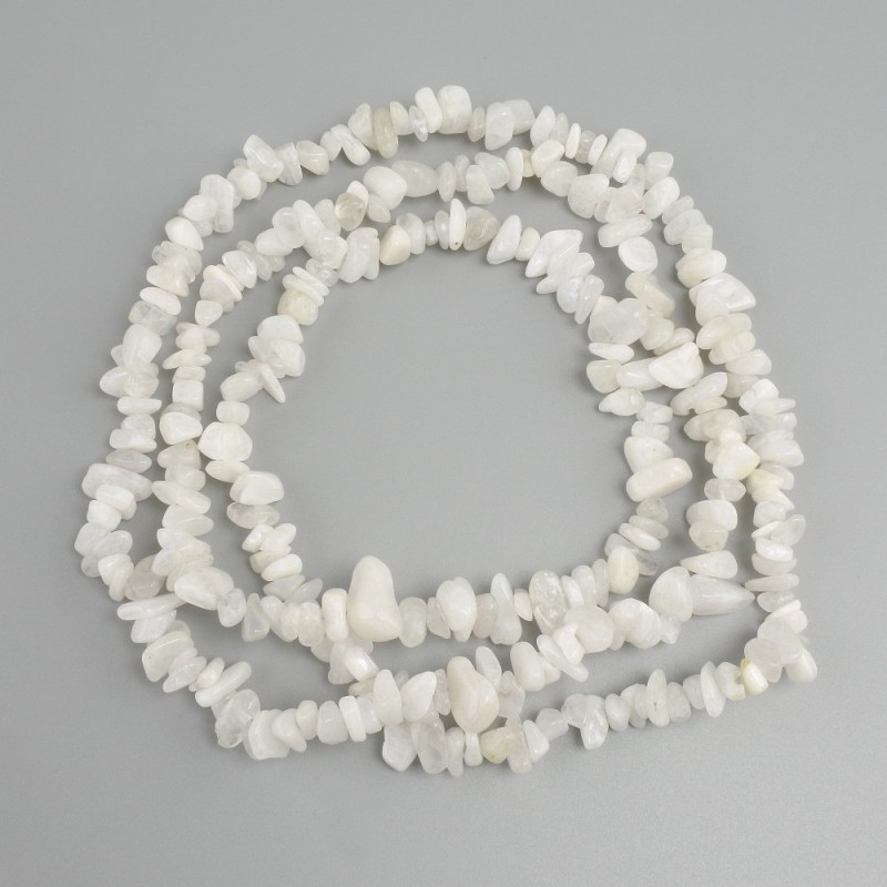 Adular-Mondstein-Krümel-Perlen, Durchmesser 6-8×3-6 mm, Länge 78 mm ±, auf Faden