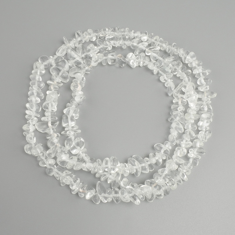 Bergkristall-Chipsperlen, Durchmesser 7–15×3–6 mm, Länge ca. 78 cm, auf Faden