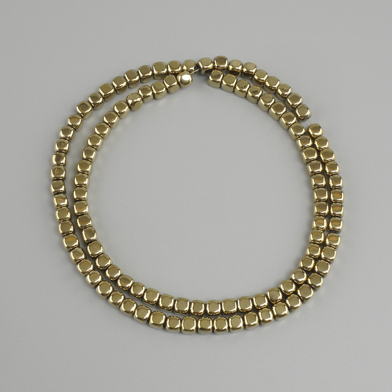 Hämatit-Würfelperlen, Durchmesser 4×4 mm ±, Farbe helles Gold, Länge ca. 40 cm+