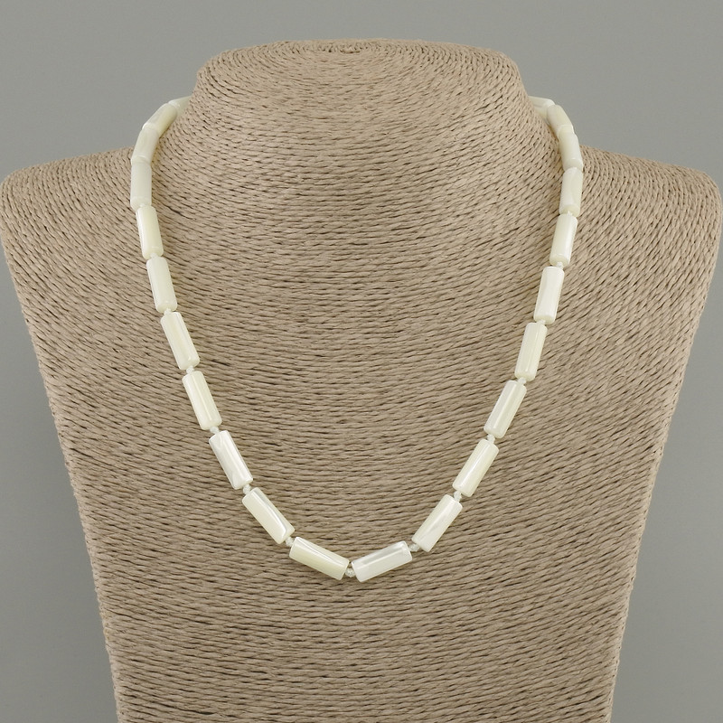 Kette aus Perlmutt-Zylinderperlen, Durchmesser 15×6 mm, Länge ca. 45 cm, mit Verschluss