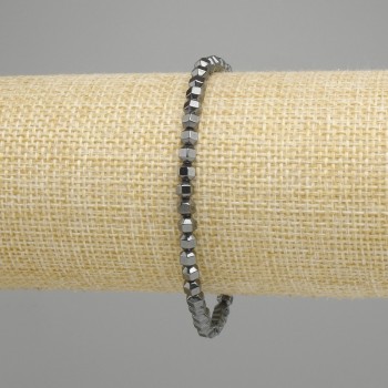 Armband aus facettiertem Hämatit, 4×4 mm +/-, Länge 18 cm +/-, elastisch