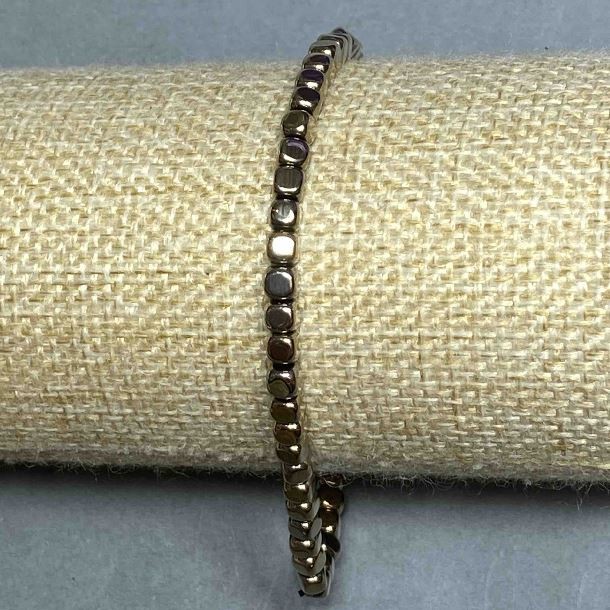 Armband Hämatit Würfel, Durchmesser 4x4 mm +- Farbe Gold, Länge 18 cm +- Stretch