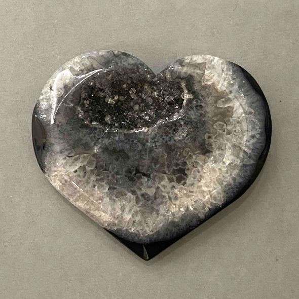 Souvenir Herz aus Achat mit Geode 69x60 mm ± Gewicht 80 g