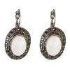 Reduzierte Ohrringe mit Perlmutt-Fassung «Tropfen-Silber» – ovaler Stein 2,5 × 1,9 cm, Länge 3,5 cm
