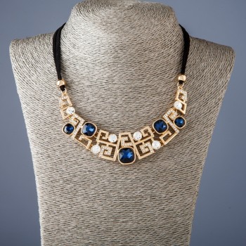 Halskette auf Bändern mit blauen Kristallen, Länge 50 cm - Metallfarbe 'Gold'
