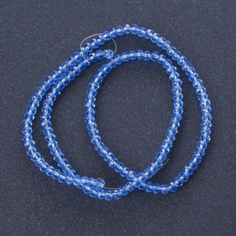 Perlen – Tschechischer Kristall, klares Kornblumenblau, Länge 37 cm, Durchmesser 3–4 mm