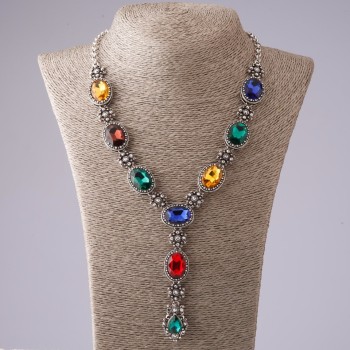 Abendcollier mit bunten Kristallen, Länge 45–55 cm