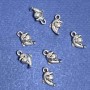 Anhänger Delfin mit Ball, Länge 15×9 mm, Packung 20 g, ±17 Stück