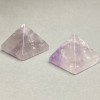 Pyramide – Souvenir aus Amethyst-Naturstein (±), Höhe ca. 25 mm, Basislänge 30 mm