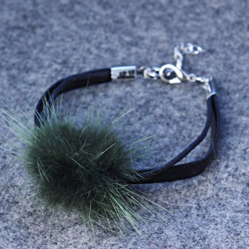 Armband aus grünem Kunstleder mit echtem Fell