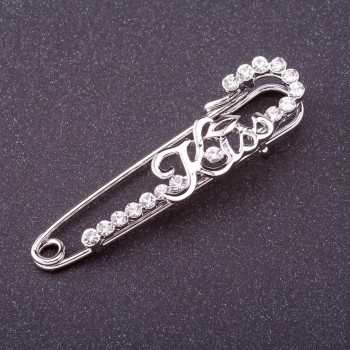 Ausverkauf! Stecknadel-Brosche 'Kiss' weiße Strasssteine, Farbe Silber, 5,5×1,5 cm