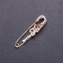 Brosche mit Nadel aus goldfarbenem Metall «Kiss» 5,8 × 1,4 cm