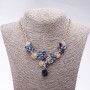 Abendcollier mit blauen Kristallen „Wertvolle Blumen“, Länge 42–49 cm