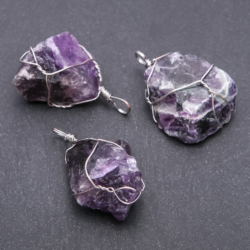 Anhänger im Drahtgeflecht mit Amethyst 2,5 × 3,5 cm (+-)