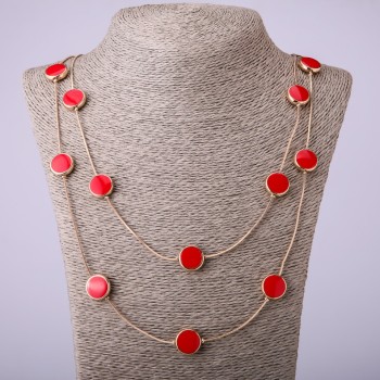 Halskette mit langen Gliedketten und roter Münze, Länge 66–70 cm