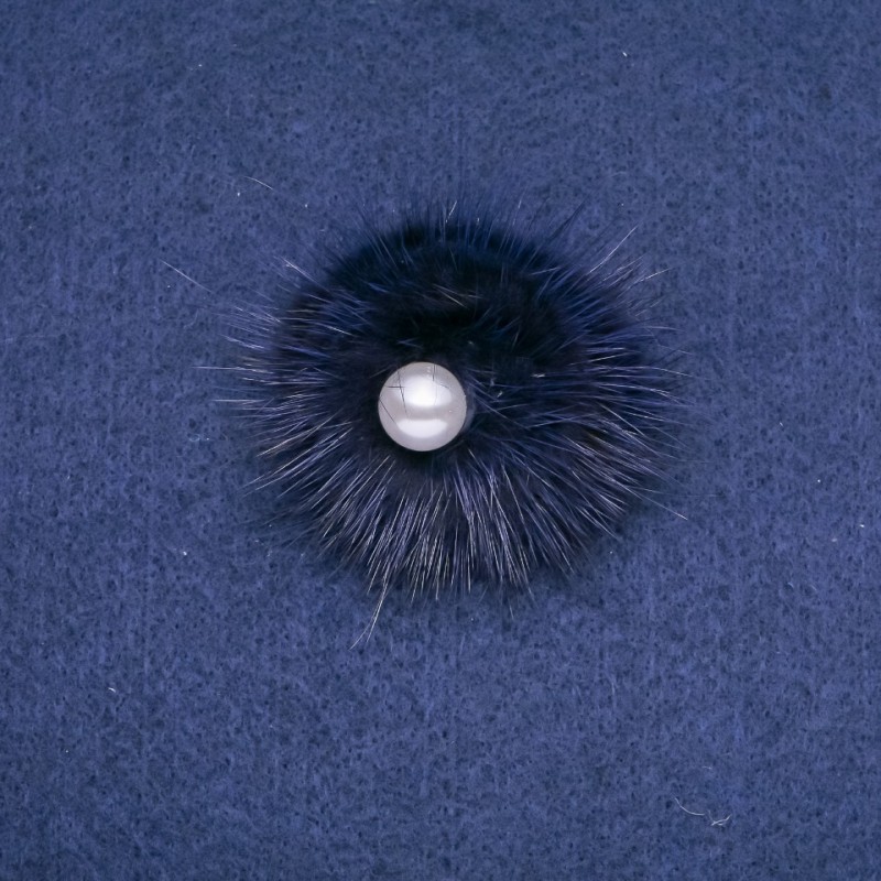 Fellbrosche aus Nerz violett mit Perle, Durchmesser 50 mm