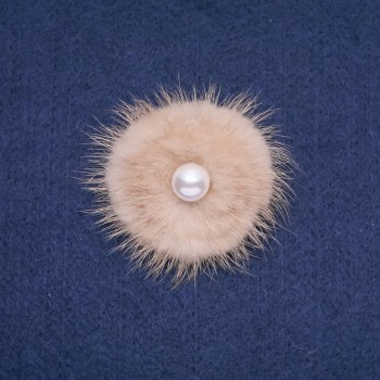 Nerzpelz-Brosche Beige mit dekorativer Perle
