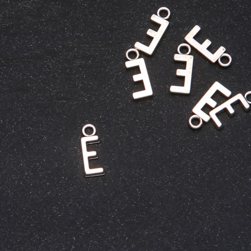 Schmuckzubehör Anhänger Buchstabe E 17×7 mm Verpackung 20 g (+/- 30 Stück)