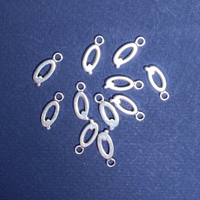 Anhänger Buchstabe 'Q' 17×7 mm, Verpackung 20 g (ca. 24 Stück)