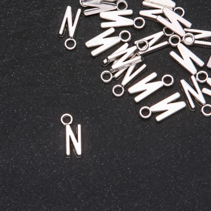 Anhänger Buchstabe 'N' 17×7 mm, Verpackung 20 g (+/- 25 Stück)