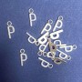 Schmuckzubehör – Anhänger Buchstabe 'P' 17×7 mm, Verpackung 20 g (+ ca. 30 Stück)