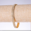 Weißes dreireihiges Strassarmband mit Goldbasis, Breite 7 mm, Länge 19 cm