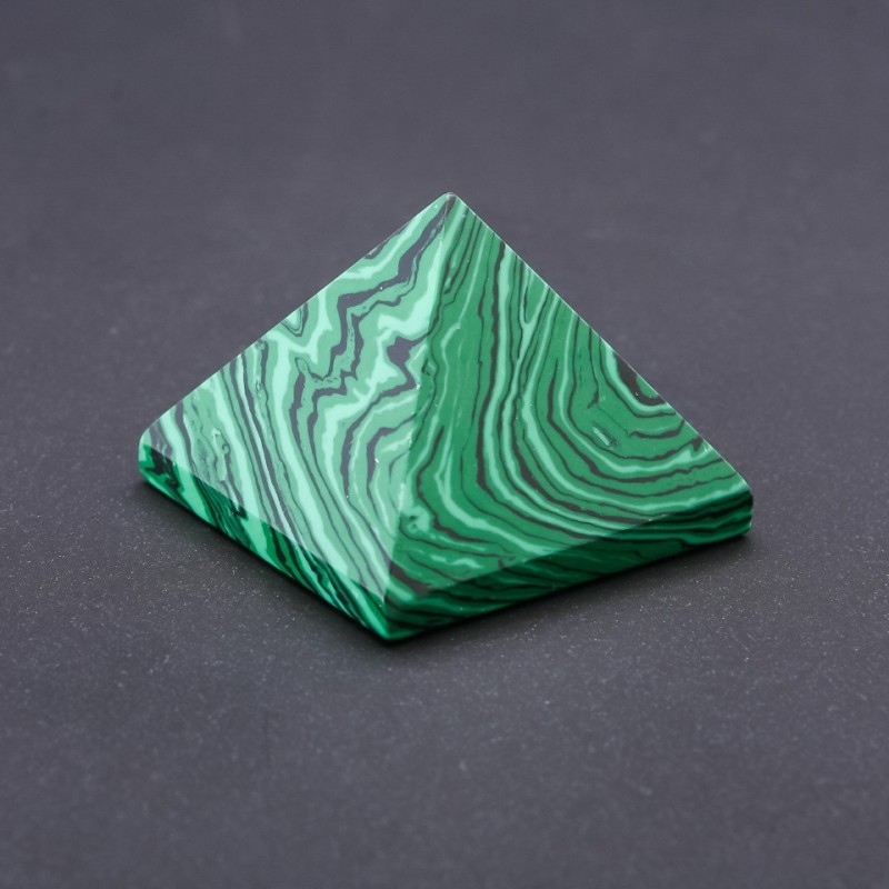 Malachit-Pyramide (gepresst), 38×30 mm