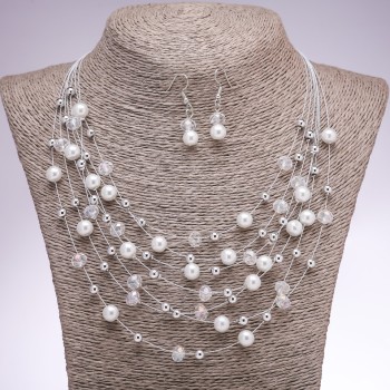 Set aus Ohrringen und Halskette „Auf den Saiten der Seele“ — weiße Glasperlen, Durchmesser 5–8 mm, Länge 45–50 cm