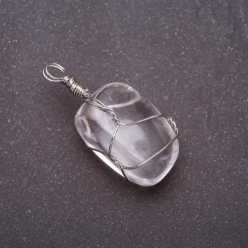 Anhänger aus natürlichem Stein, trommelgeschliffener Kristall im silberfarbenen Geflecht, 20 × 20 mm (±)