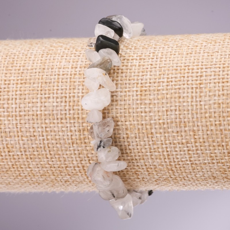 Armband aus Naturstein Quarz-Rutilquarz ('Haarquarz'), Körner 5–8 mm, auf elastischem Band, Länge 18 cm