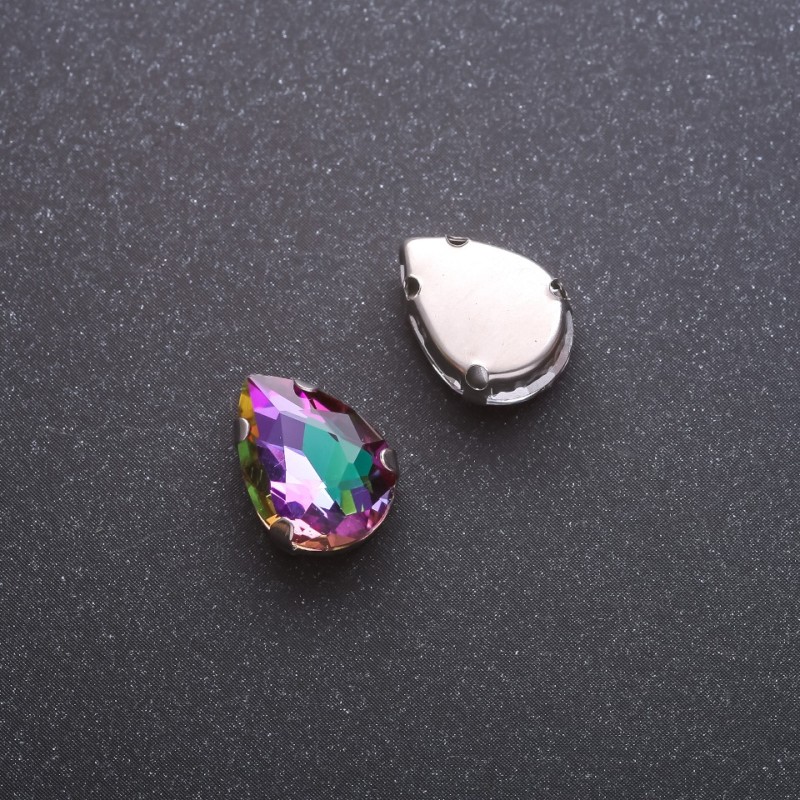Preis pro Packung / 10 Stück Aufgenähter Kristall in Krappenfassung Tropfenform 10×14 mm Himbeergrün