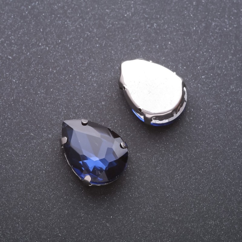 Preis pro Packung / 10 Stück. Aufgenähter Kristall in Tropfenform 13×18 mm blau