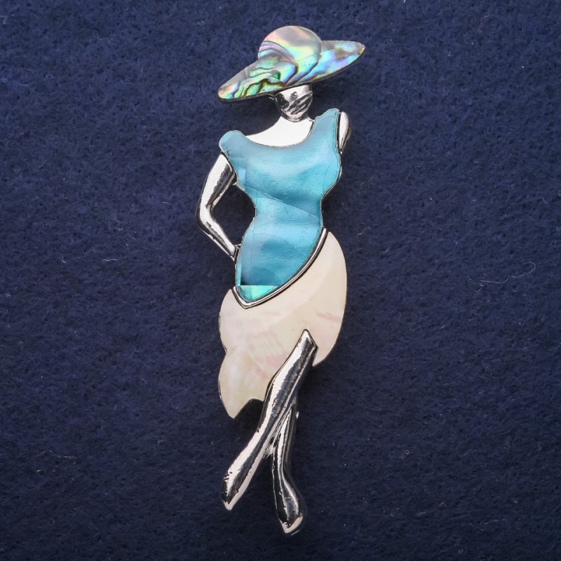 Brosche/Anhänger «Dame mit Perlmutt und Halit», 80×30 mm +