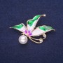 Ausverkauf! Brosche Schmetterling mit weißen Strasssteinen, Emaille, Farben grün, weiß und flieder, mit einer Perle, 40×30 mm, aus gelbem Metall